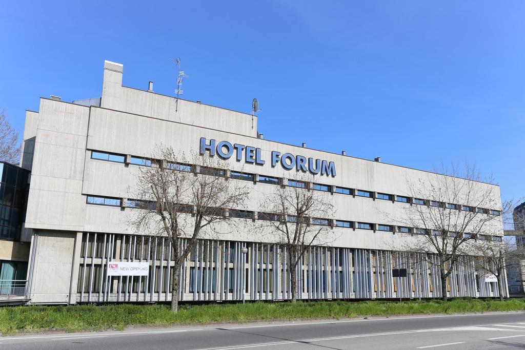 Hotel Forum Сант'Іларіо-д'Енца Екстер'єр фото